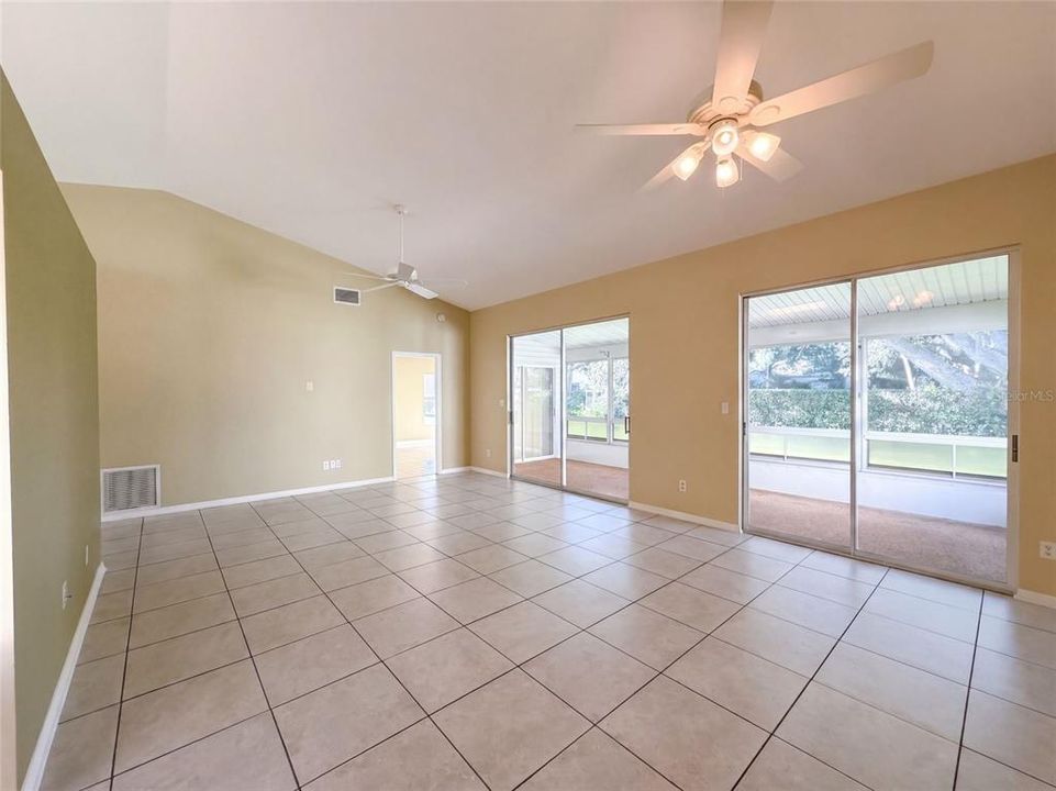 For Sale: $225,000 (2 beds, 2 baths, 1256 Square Feet)
