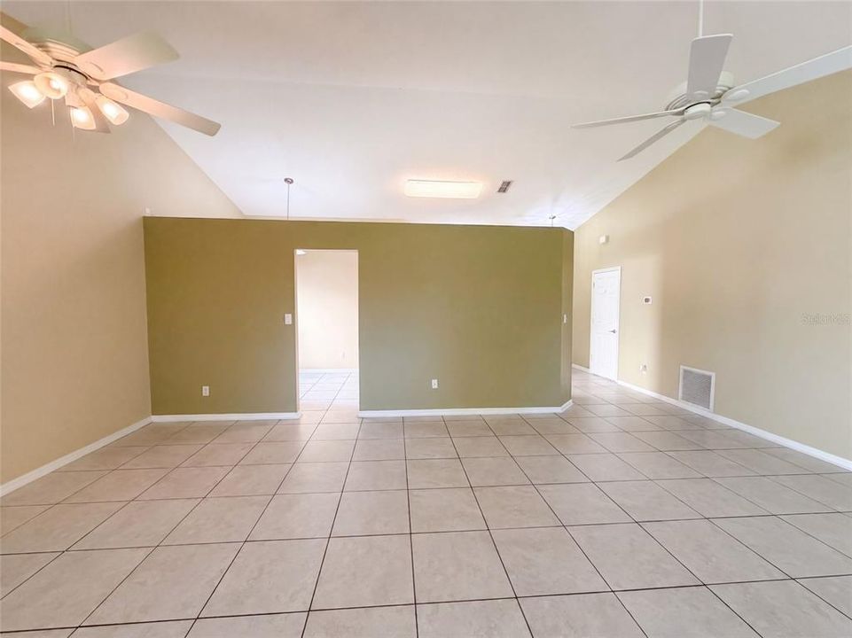For Sale: $225,000 (2 beds, 2 baths, 1256 Square Feet)