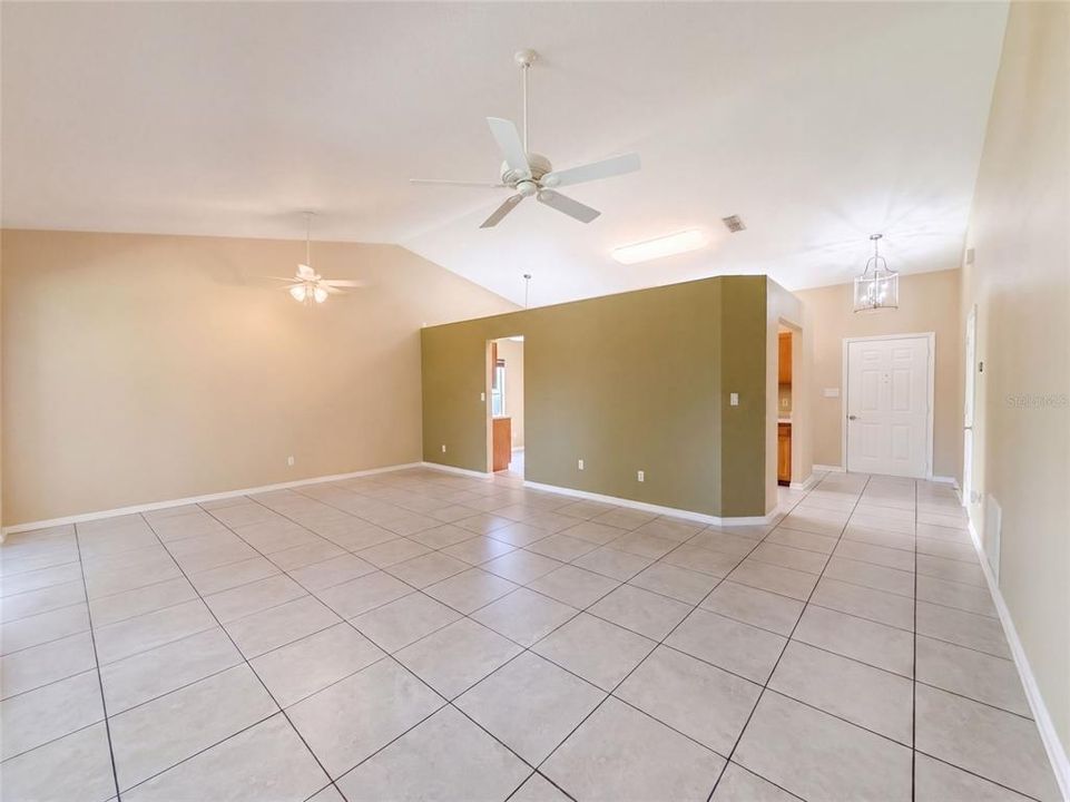 For Sale: $225,000 (2 beds, 2 baths, 1256 Square Feet)