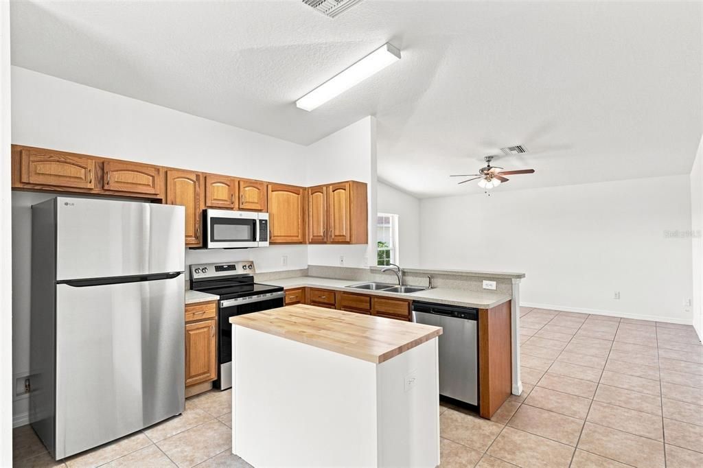 For Sale: $279,999 (3 beds, 2 baths, 1345 Square Feet)