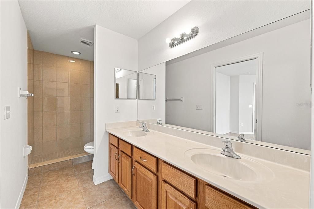 For Sale: $279,999 (3 beds, 2 baths, 1345 Square Feet)