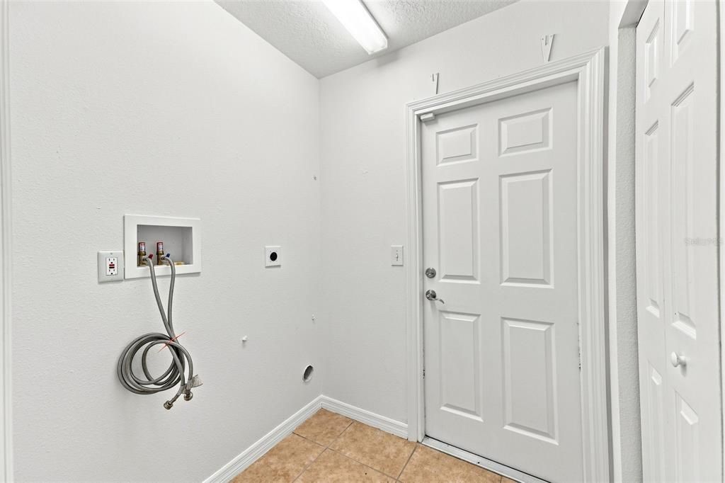 For Sale: $279,999 (3 beds, 2 baths, 1345 Square Feet)