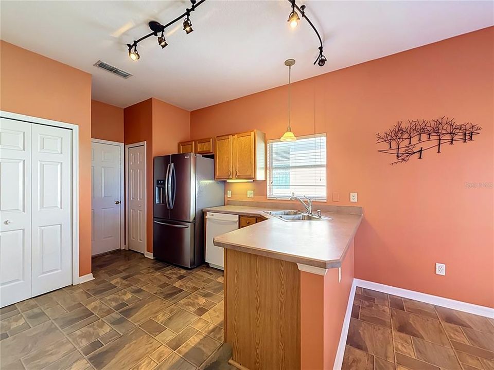 For Sale: $260,000 (2 beds, 2 baths, 1847 Square Feet)