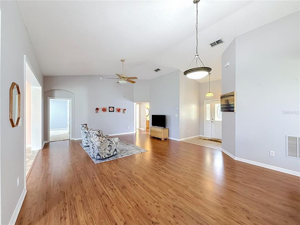 For Sale: $260,000 (2 beds, 2 baths, 1847 Square Feet)