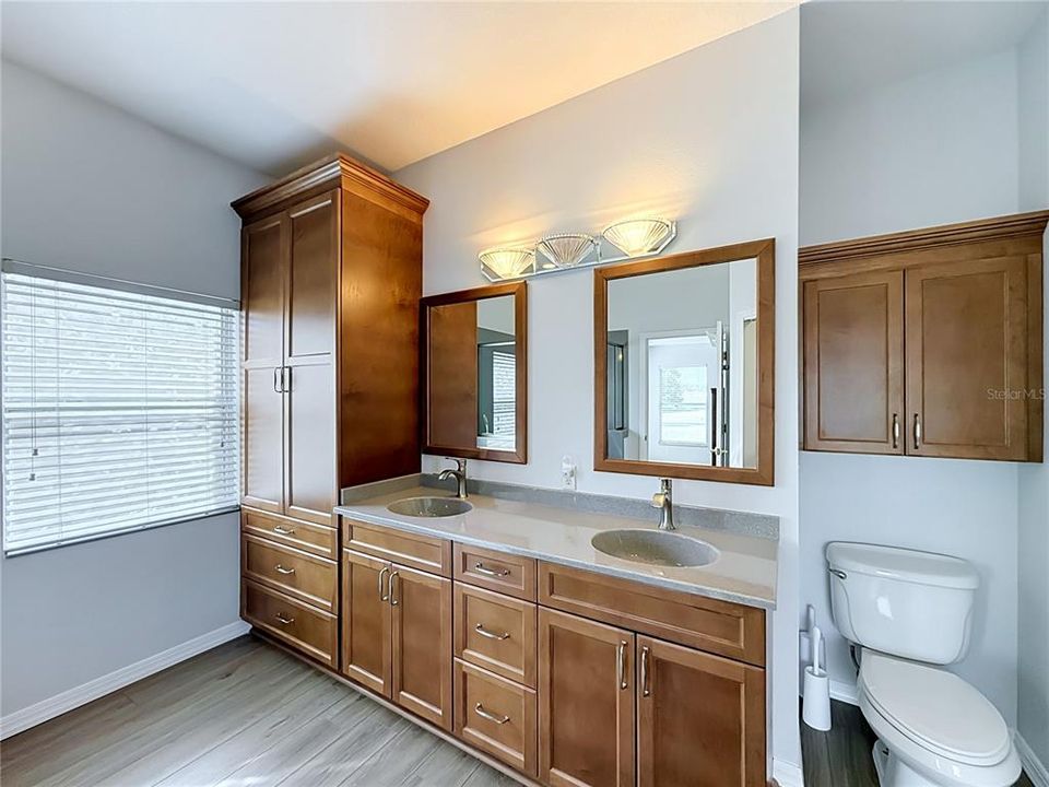 For Sale: $260,000 (2 beds, 2 baths, 1847 Square Feet)