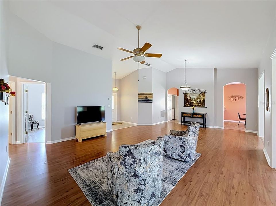 For Sale: $260,000 (2 beds, 2 baths, 1847 Square Feet)