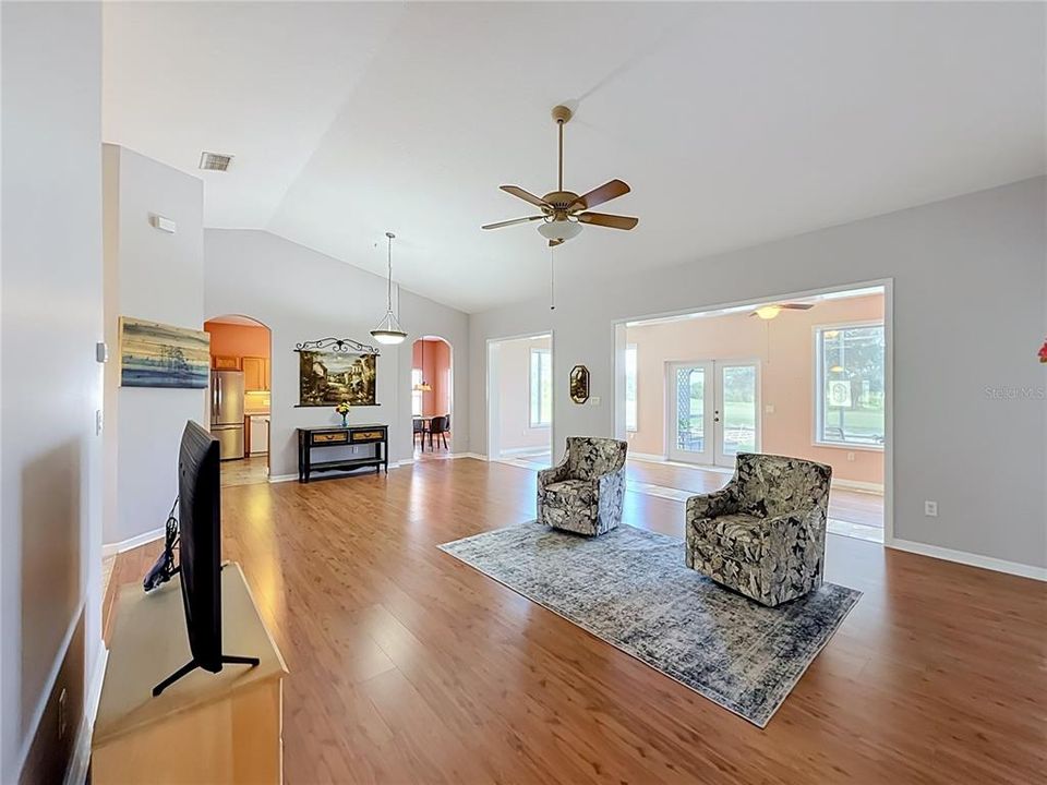 For Sale: $260,000 (2 beds, 2 baths, 1847 Square Feet)