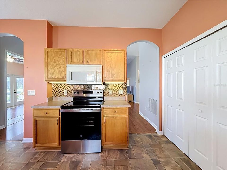 For Sale: $260,000 (2 beds, 2 baths, 1847 Square Feet)