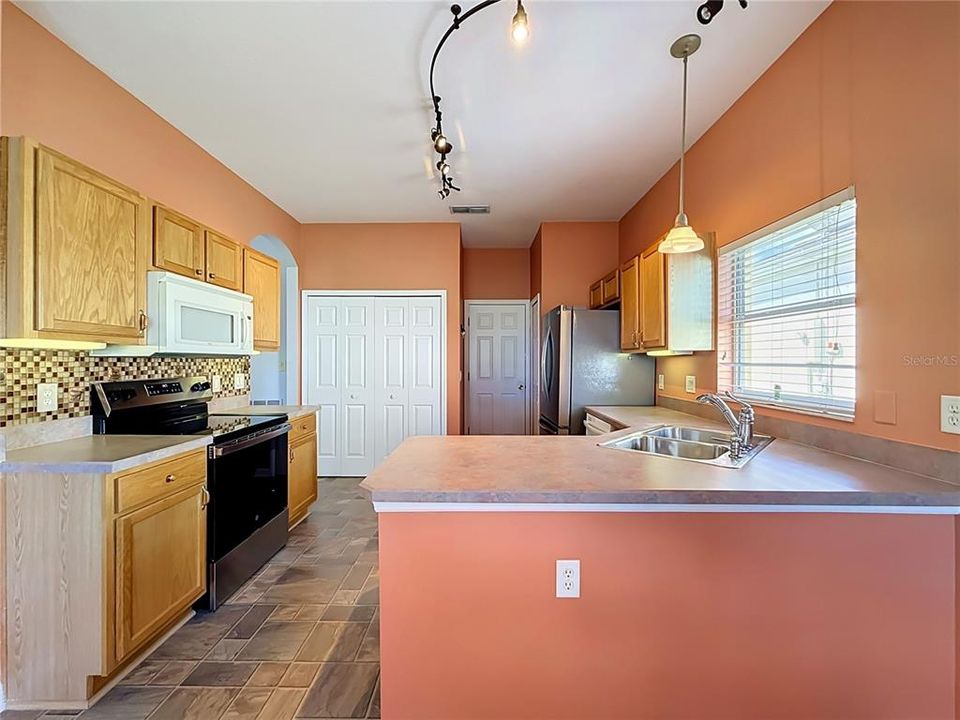 For Sale: $260,000 (2 beds, 2 baths, 1847 Square Feet)