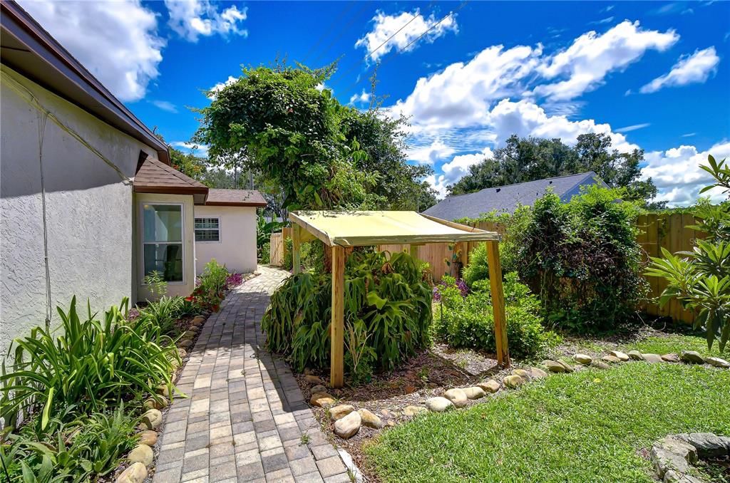 For Sale: $460,000 (3 beds, 2 baths, 2252 Square Feet)
