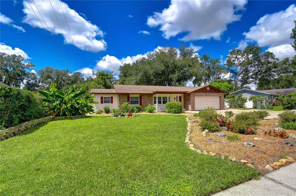 For Sale: $460,000 (3 beds, 2 baths, 2252 Square Feet)