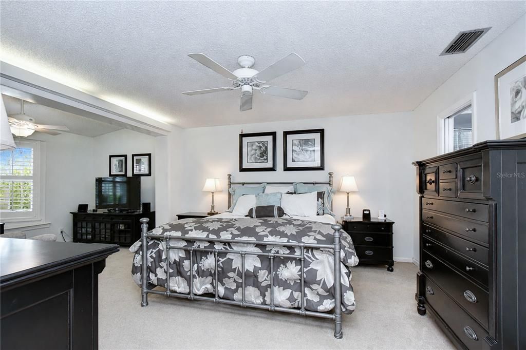 For Sale: $460,000 (3 beds, 2 baths, 2252 Square Feet)