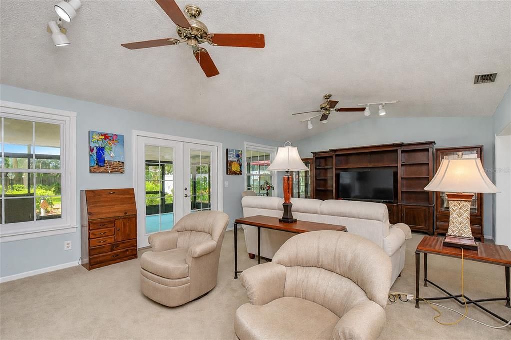 For Sale: $460,000 (3 beds, 2 baths, 2252 Square Feet)