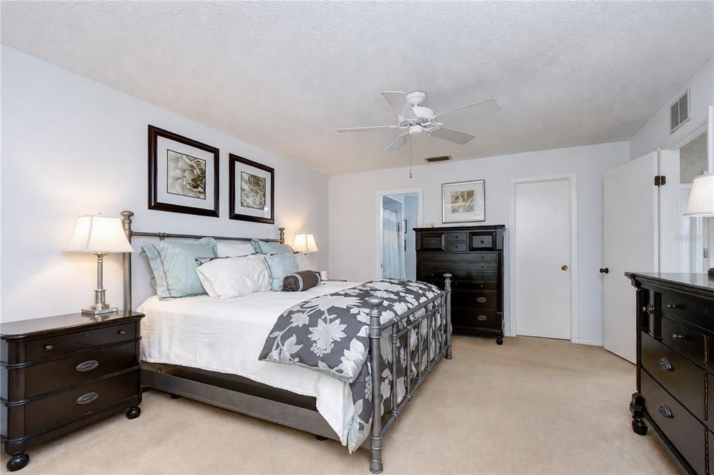 For Sale: $460,000 (3 beds, 2 baths, 2252 Square Feet)