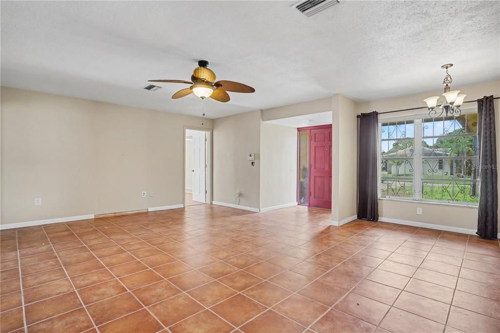 En Venta: $399,000 (3 camas, 2 baños, 1639 Pies cuadrados)