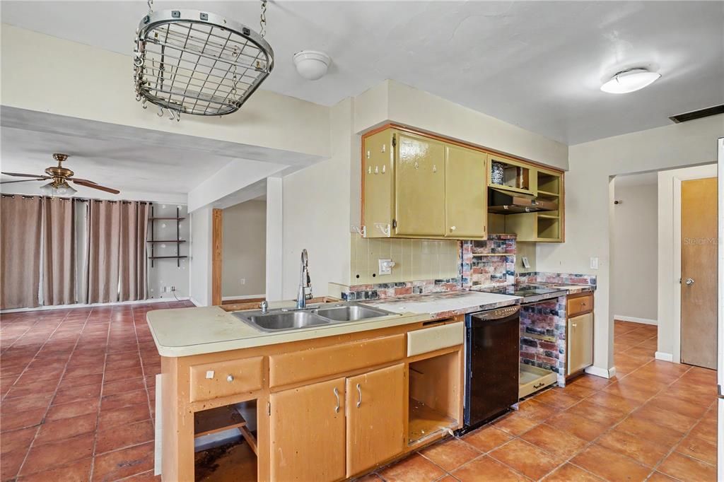 En Venta: $399,000 (3 camas, 2 baños, 1639 Pies cuadrados)