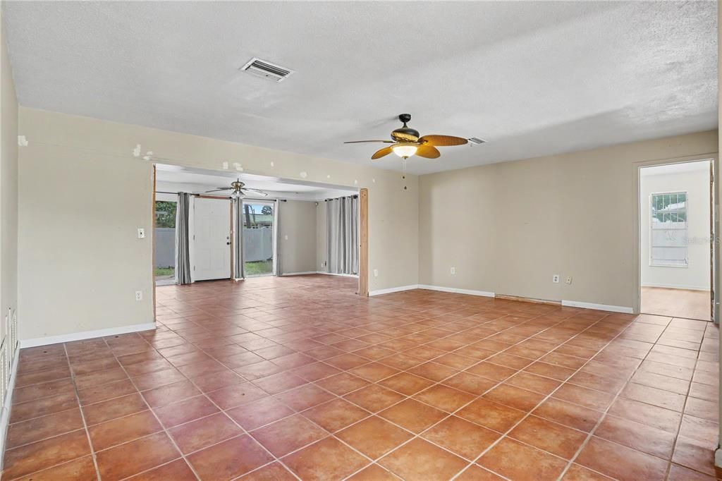 En Venta: $399,000 (3 camas, 2 baños, 1639 Pies cuadrados)
