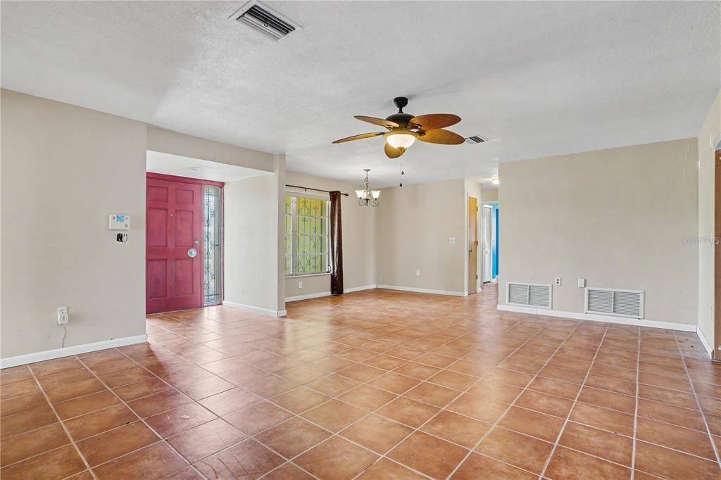 En Venta: $399,000 (3 camas, 2 baños, 1639 Pies cuadrados)