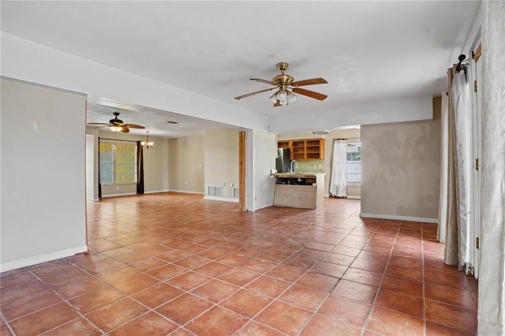 En Venta: $399,000 (3 camas, 2 baños, 1639 Pies cuadrados)