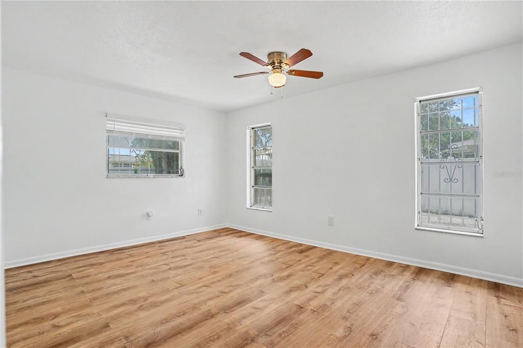 En Venta: $399,000 (3 camas, 2 baños, 1639 Pies cuadrados)