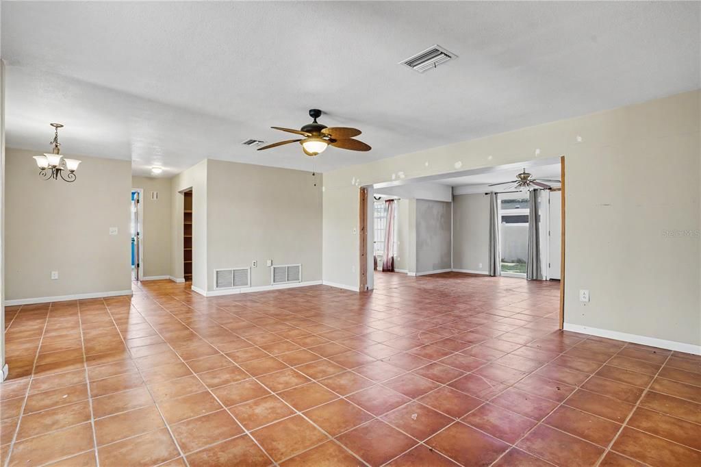 En Venta: $399,000 (3 camas, 2 baños, 1639 Pies cuadrados)