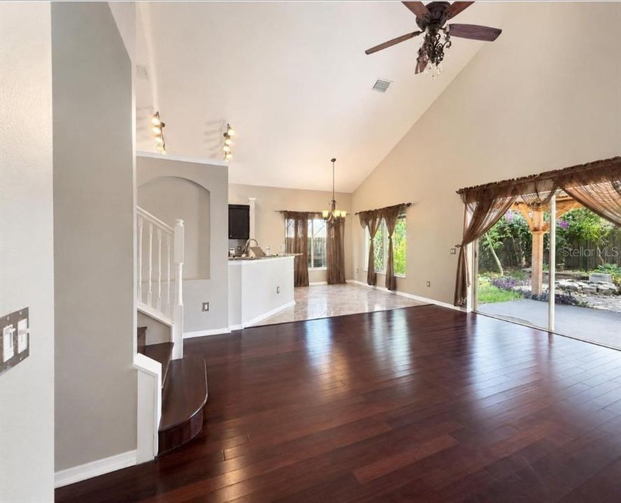 For Rent: $2,595 (4 beds, 2 baths, 2261 Square Feet)