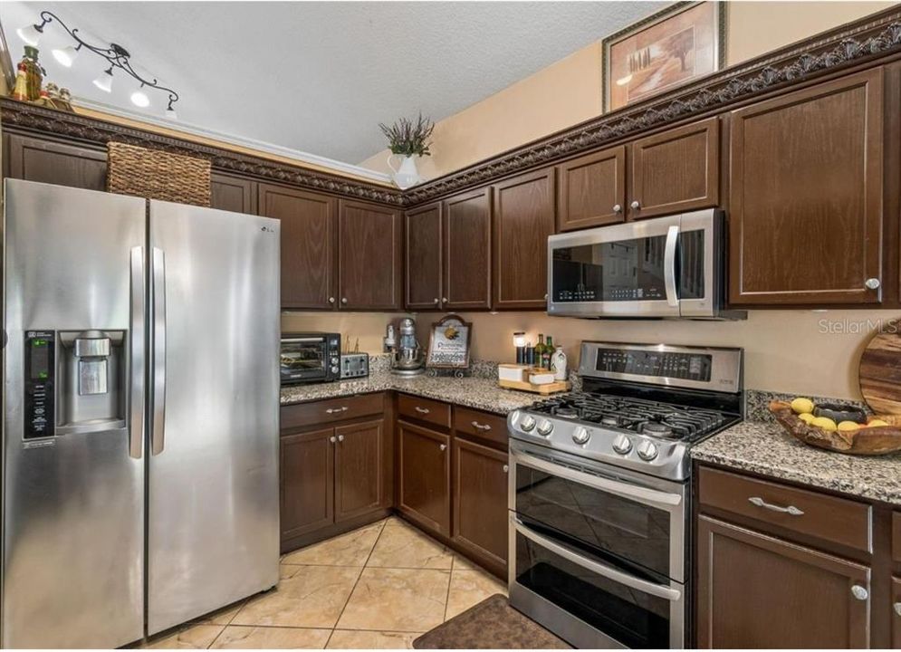For Rent: $2,595 (4 beds, 2 baths, 2261 Square Feet)