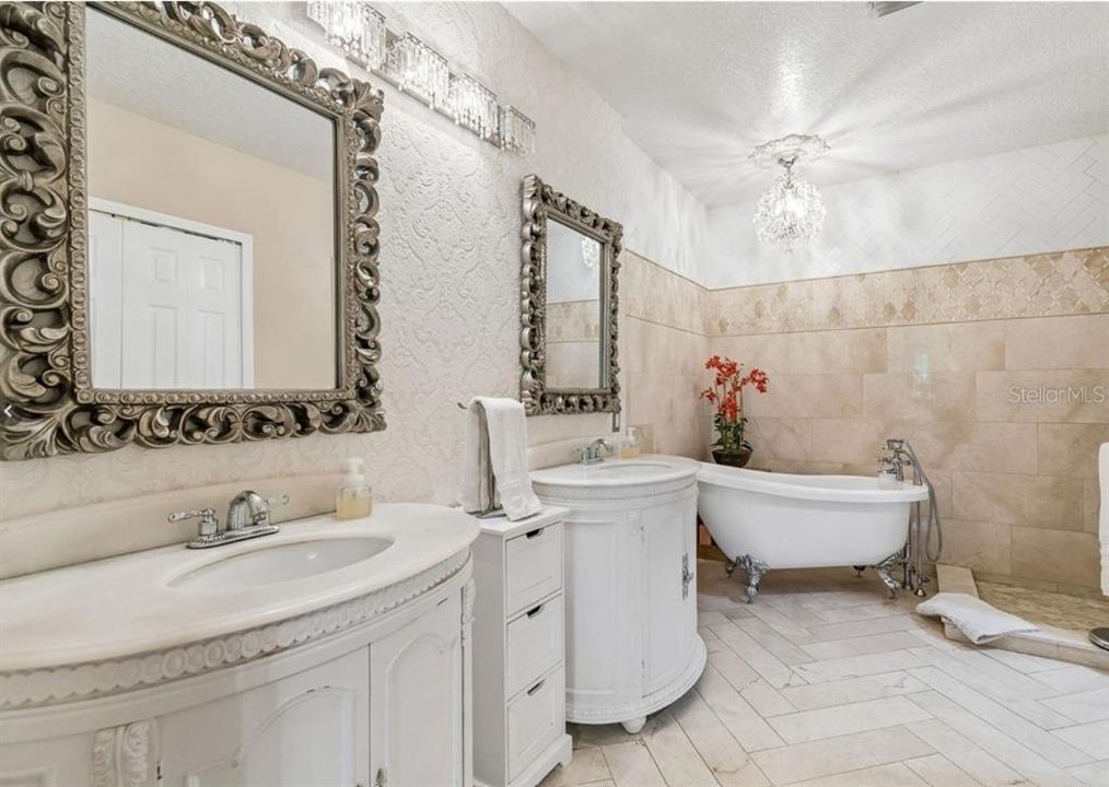 For Rent: $2,595 (4 beds, 2 baths, 2261 Square Feet)