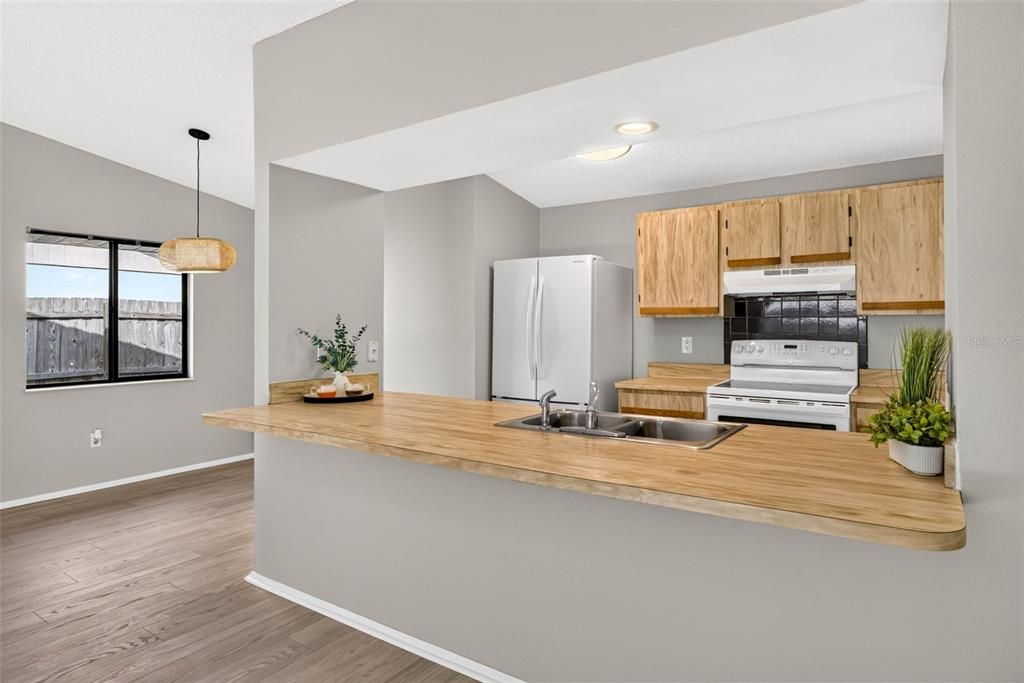 En Venta: $375,000 (3 camas, 2 baños, 1275 Pies cuadrados)
