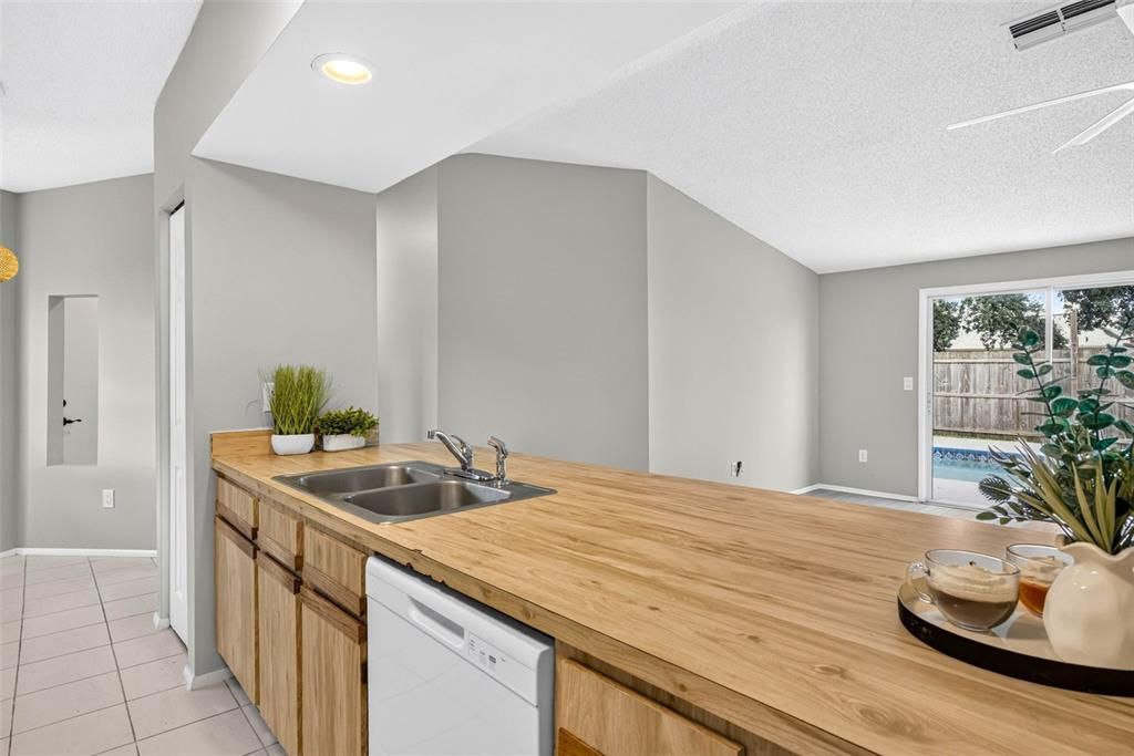 En Venta: $375,000 (3 camas, 2 baños, 1275 Pies cuadrados)