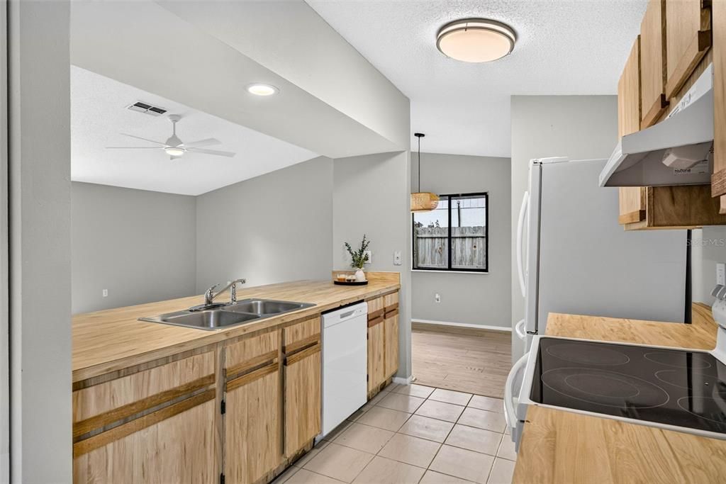 En Venta: $375,000 (3 camas, 2 baños, 1275 Pies cuadrados)
