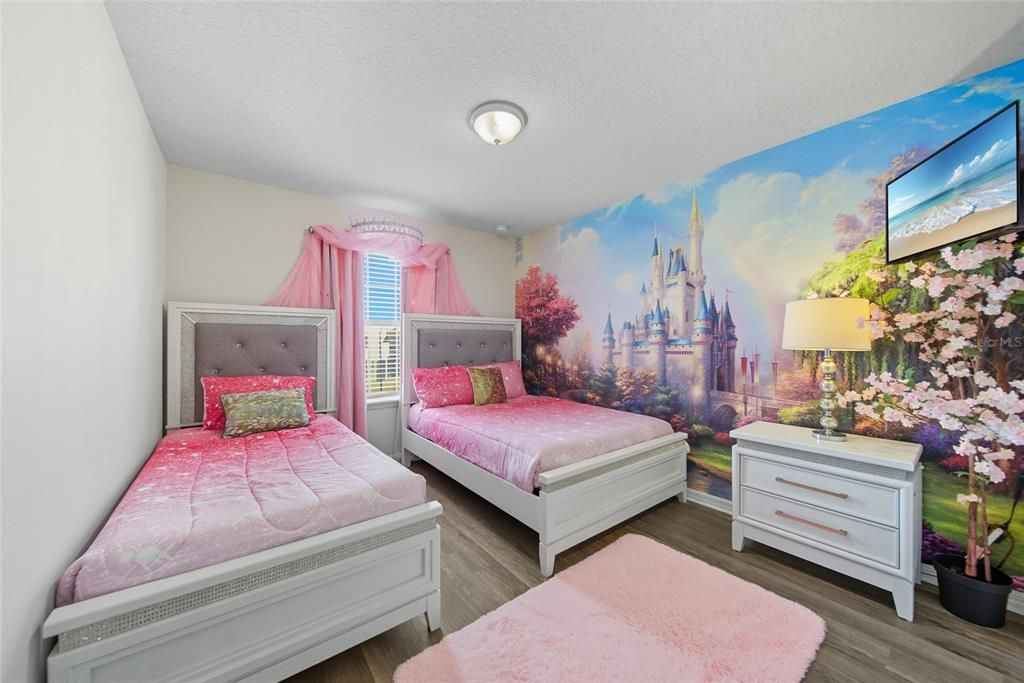 For Sale: $589,000 (5 beds, 4 baths, 2504 Square Feet)