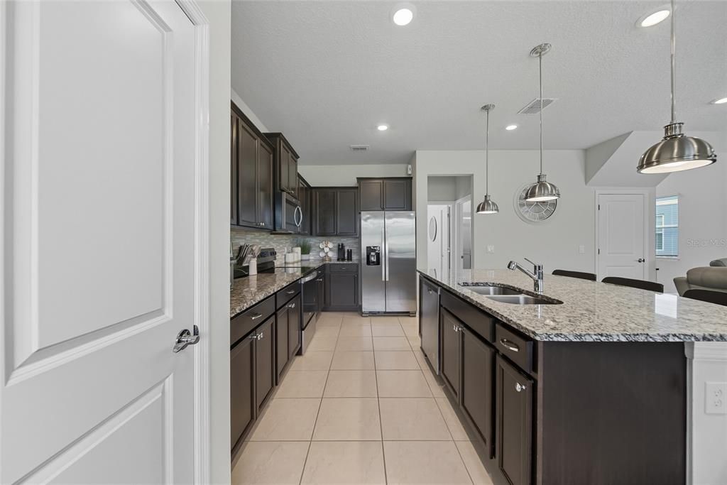 For Sale: $589,000 (5 beds, 4 baths, 2504 Square Feet)
