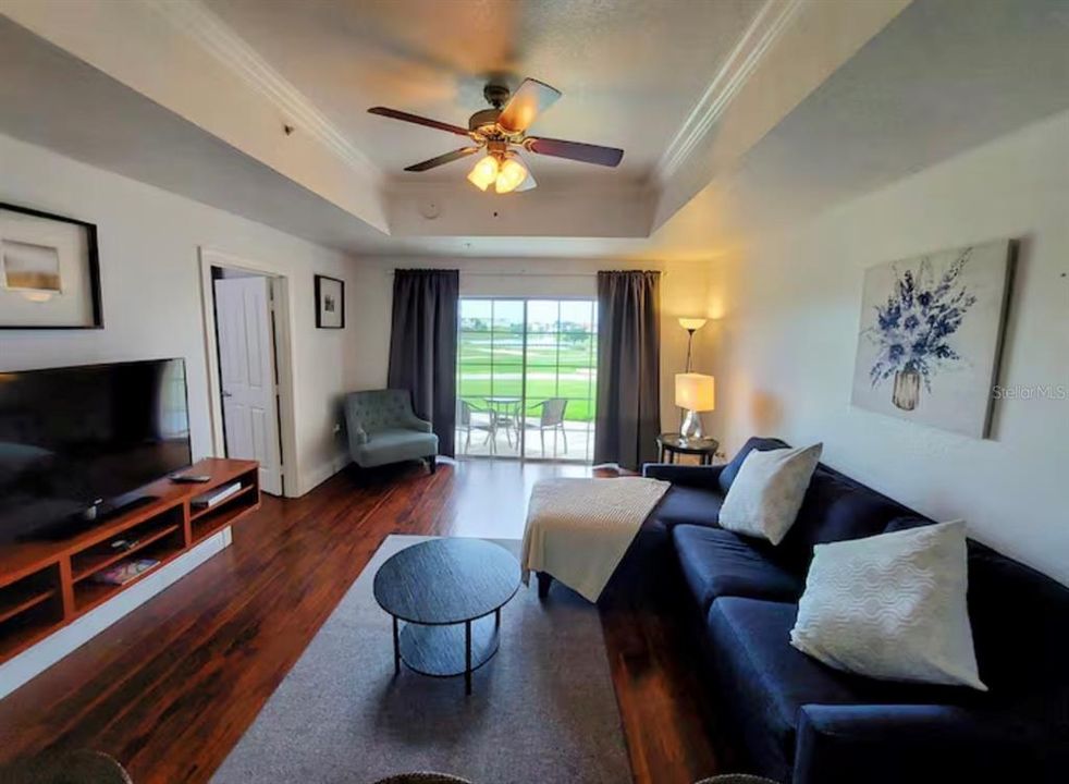 For Sale: $195,000 (1 beds, 1 baths, 823 Square Feet)