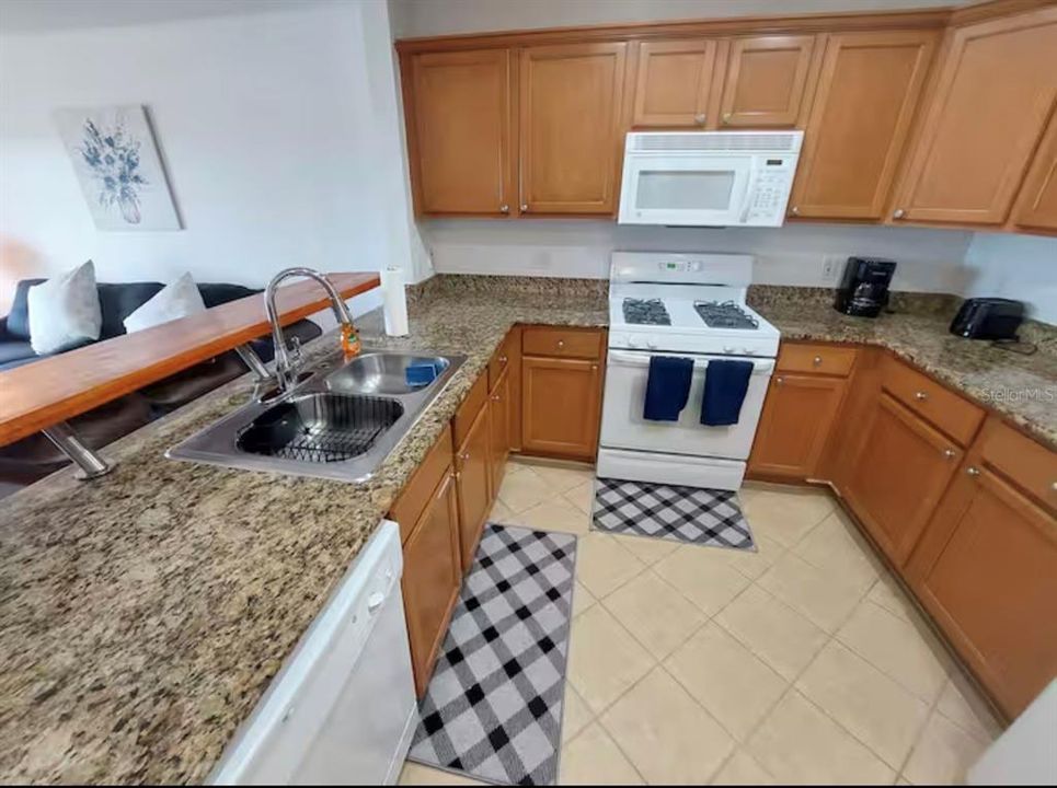 For Sale: $195,000 (1 beds, 1 baths, 823 Square Feet)