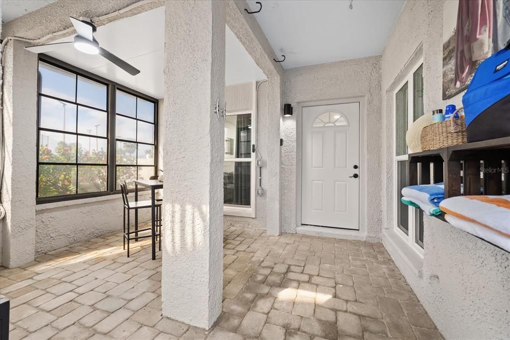 For Sale: $274,500 (1 beds, 1 baths, 430 Square Feet)