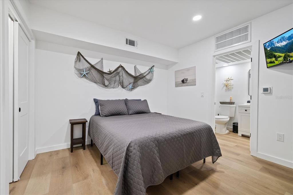 For Sale: $274,500 (1 beds, 1 baths, 430 Square Feet)