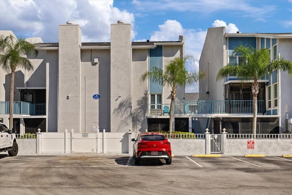 For Sale: $274,500 (1 beds, 1 baths, 430 Square Feet)