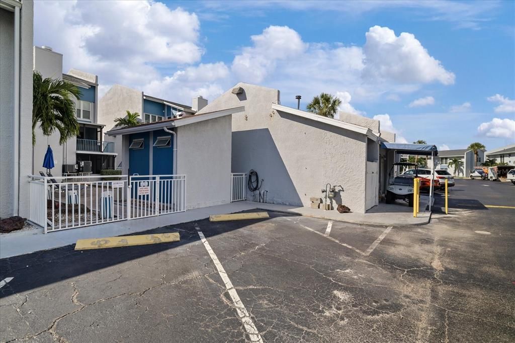 For Sale: $274,500 (1 beds, 1 baths, 430 Square Feet)