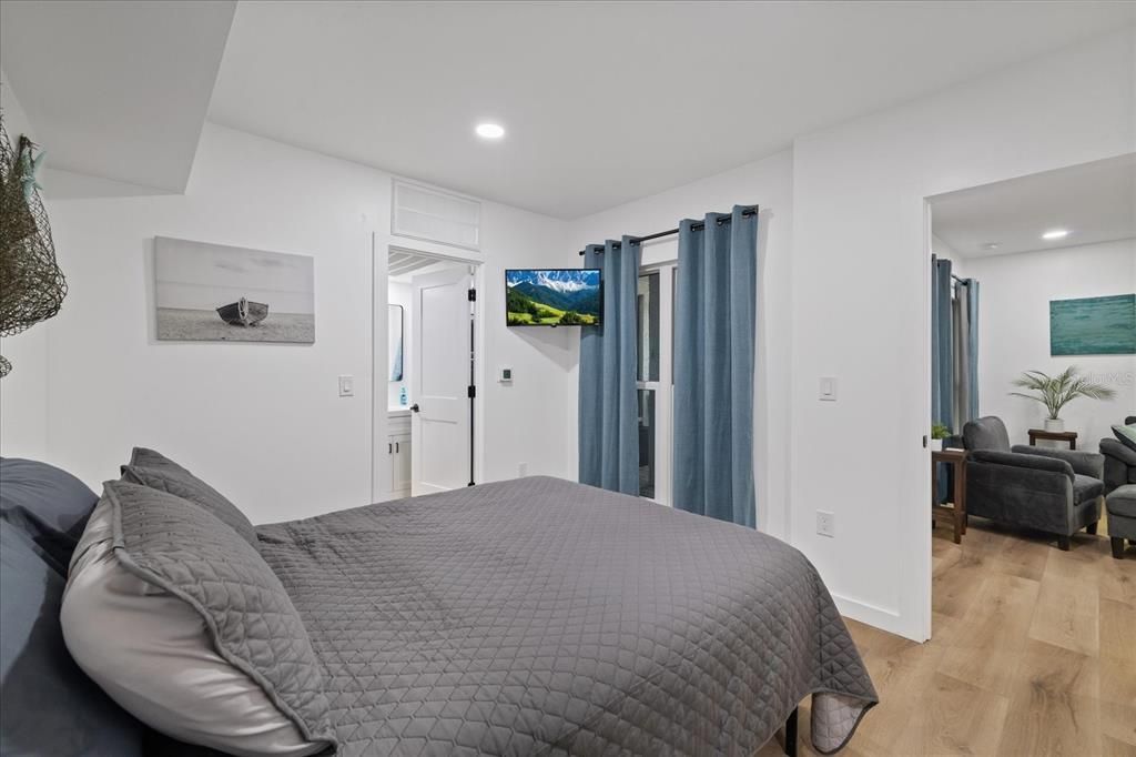 For Sale: $274,500 (1 beds, 1 baths, 430 Square Feet)