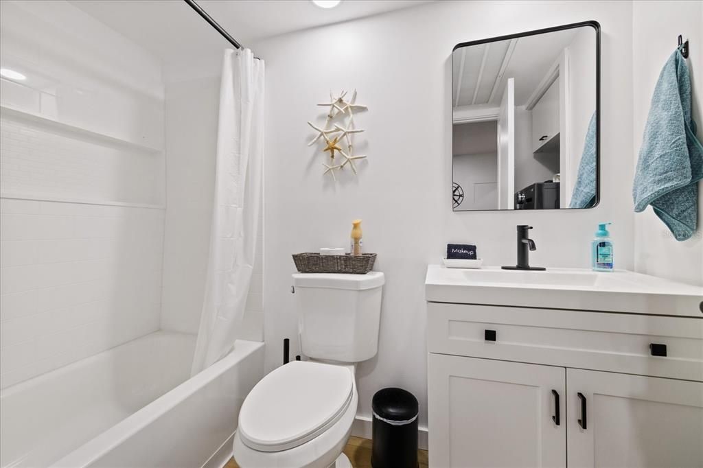 For Sale: $274,500 (1 beds, 1 baths, 430 Square Feet)