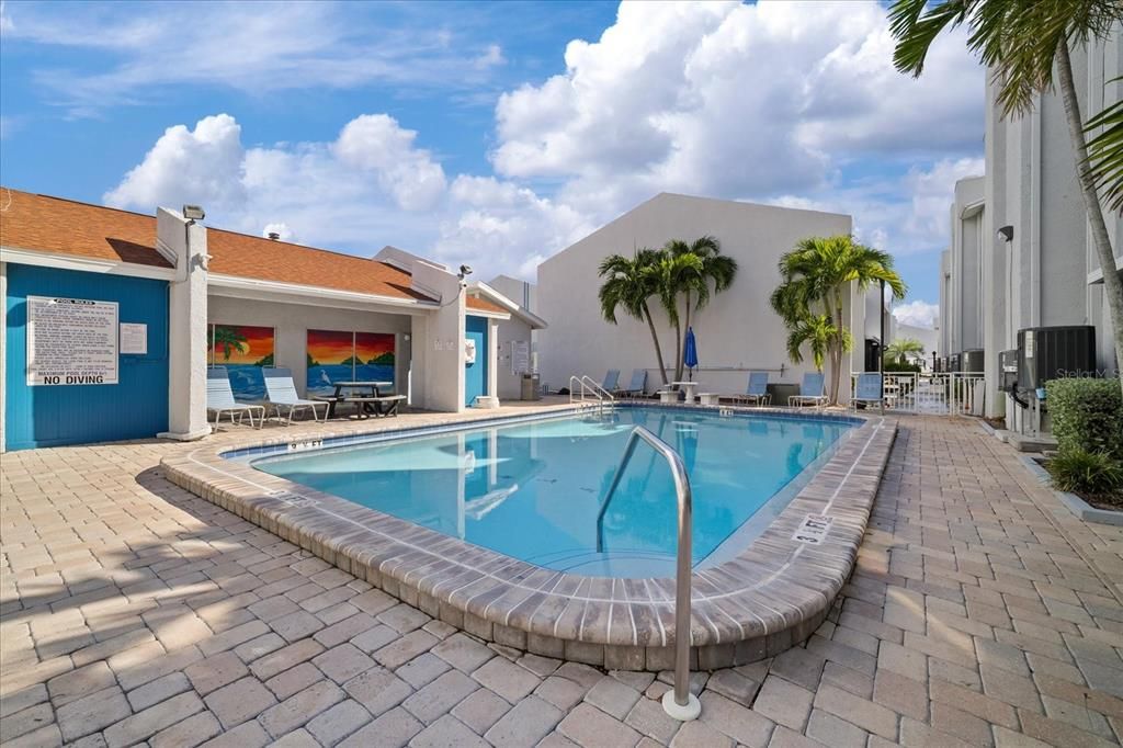 For Sale: $274,500 (1 beds, 1 baths, 430 Square Feet)