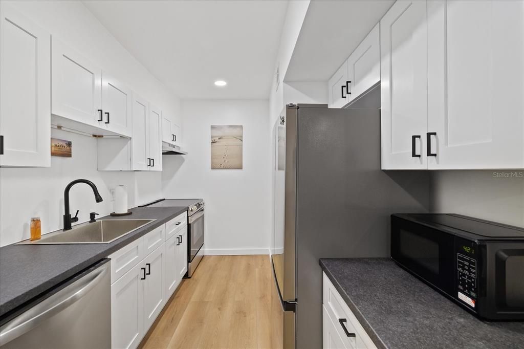 For Sale: $274,500 (1 beds, 1 baths, 430 Square Feet)