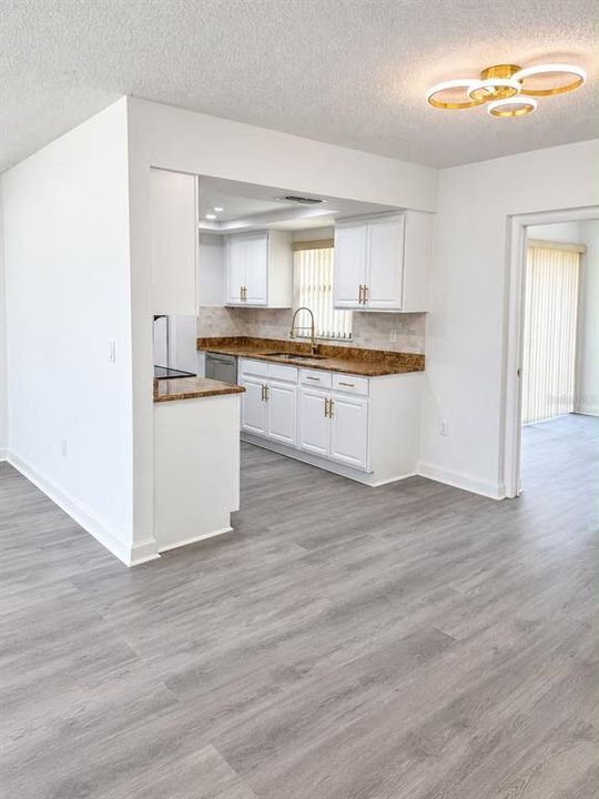 На продажу: $298,900 (3 спален, 2 ванн, 1439 Квадратных фут)
