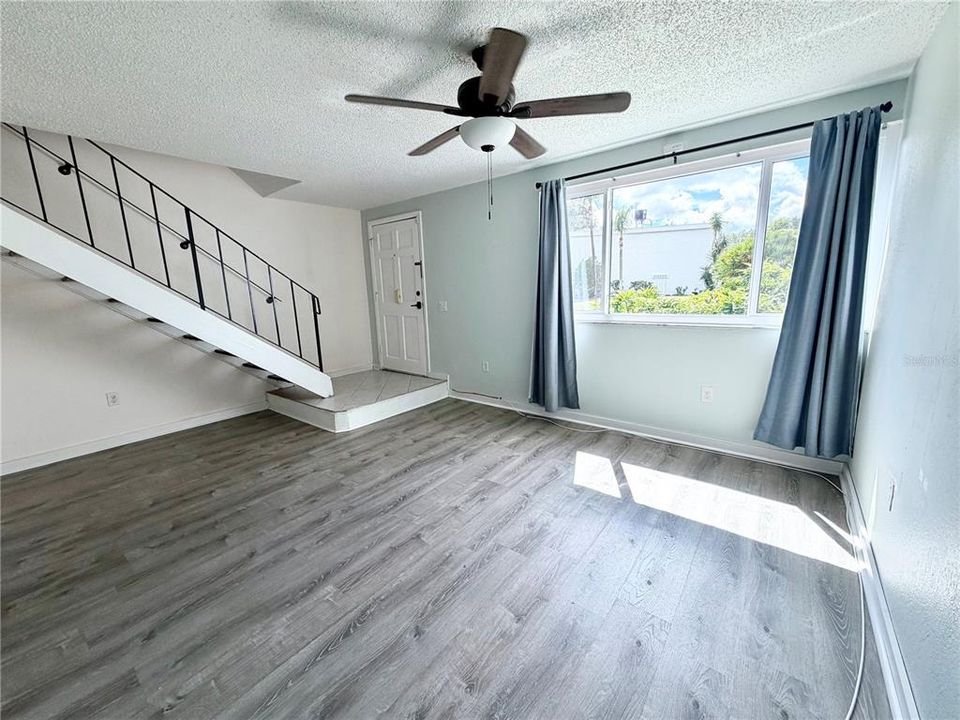 В аренду: $1,695 (2 спален, 2 ванн, 1152 Квадратных фут)