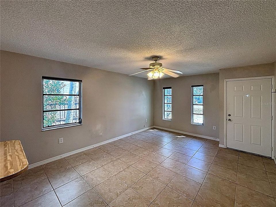 En Venta: $399,900 (3 camas, 0 baños, 1720 Pies cuadrados)