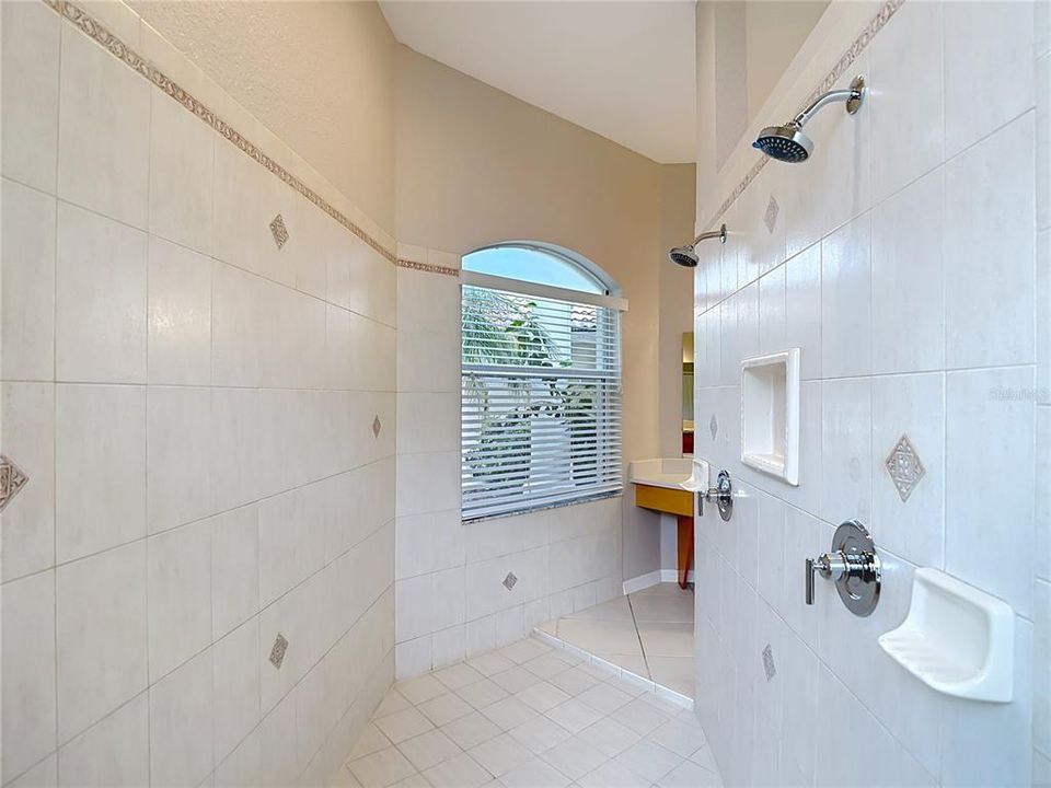 For Sale: $679,900 (4 beds, 3 baths, 2868 Square Feet)