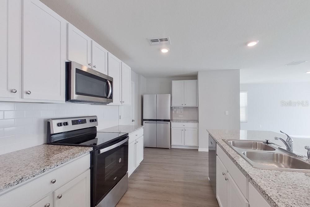 For Rent: $2,145 (4 beds, 2 baths, 2176 Square Feet)