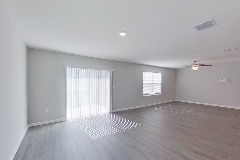 For Rent: $2,145 (4 beds, 2 baths, 2176 Square Feet)