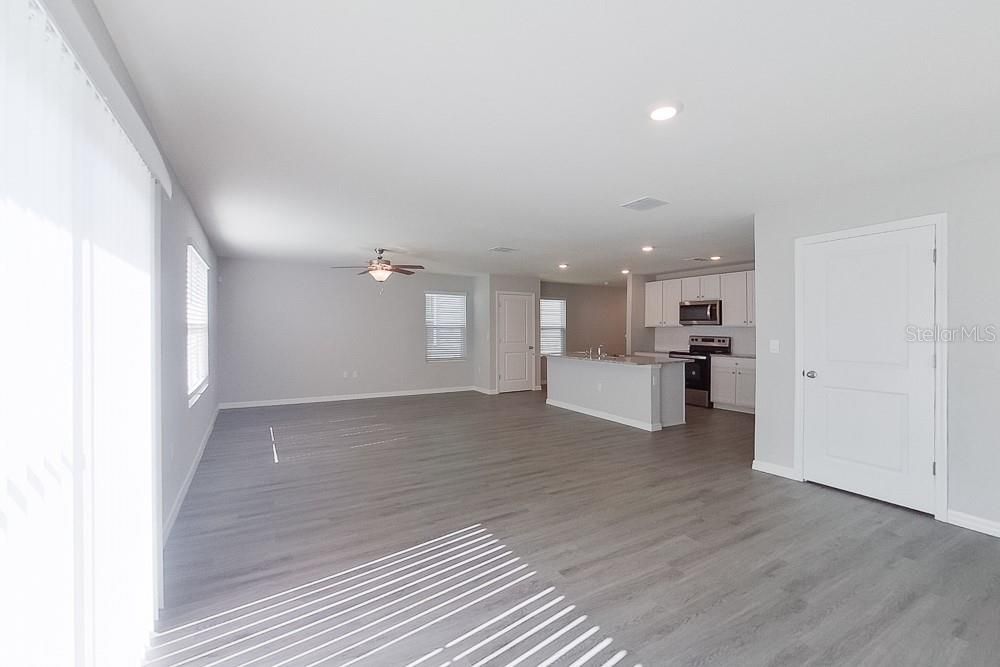 For Rent: $2,145 (4 beds, 2 baths, 2176 Square Feet)
